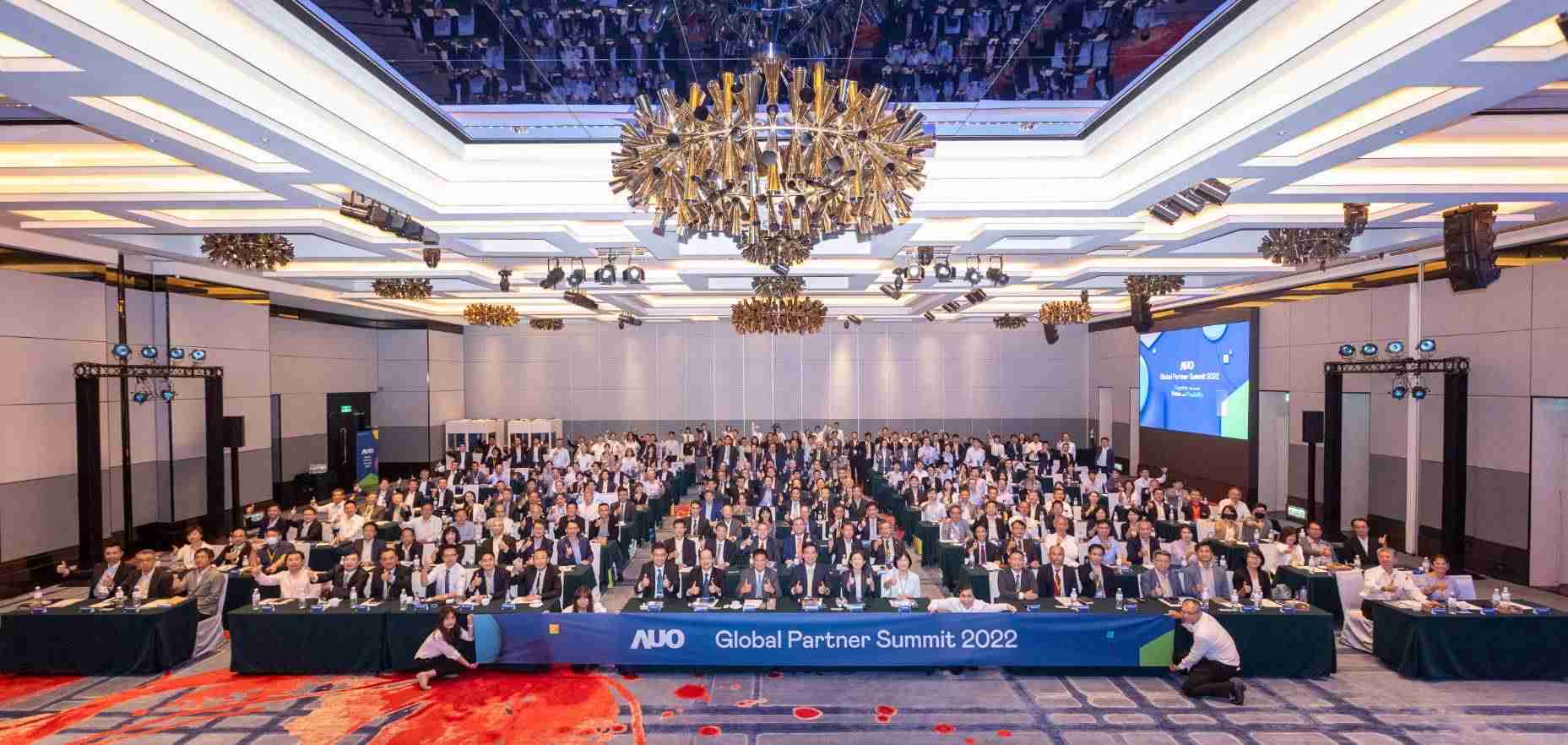 友達推動「安心、、、創新、、、用心、、、同心、、盡心」五星職旅，，，為菲籍員工打造全方位照護，，首度贏得「人權實踐與發展領袖獎」殊榮