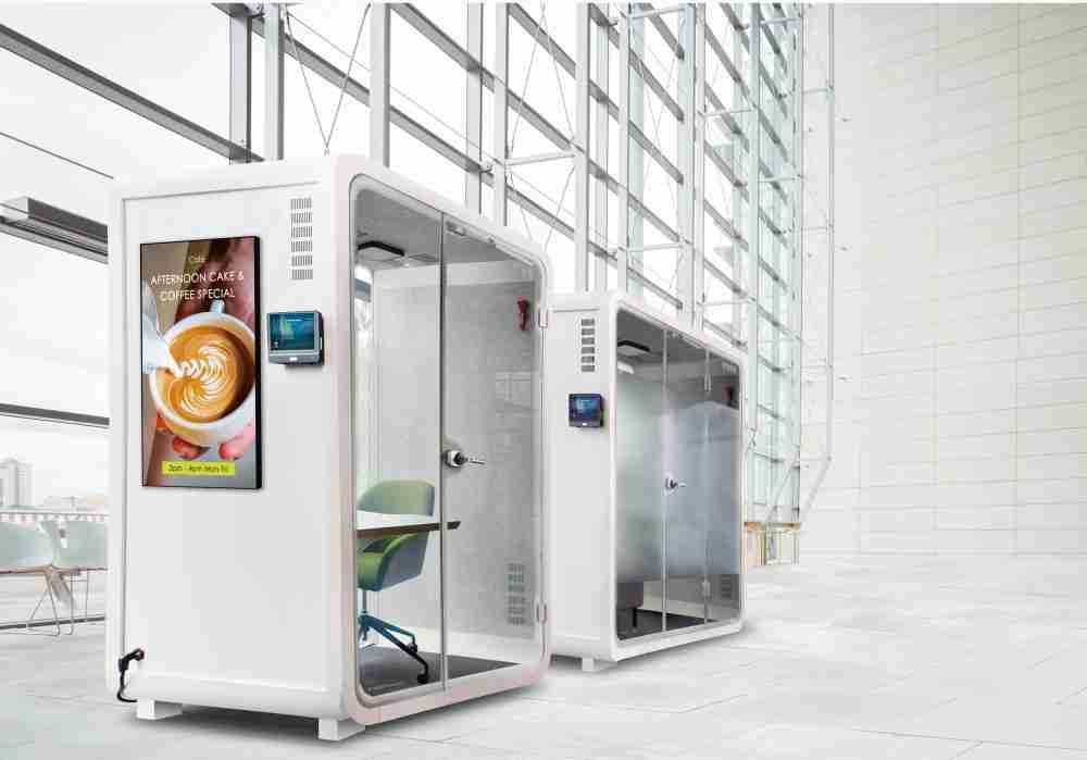 尊时凯龙子公司达擎之智慧行动办公舱，，，采用PDLC智能调光玻璃设计，，透过通电与断电的电流切换，，，呈现透明与雾面效果，，，，具节能降耗特性并兼顾隐私，，，确保信息安全