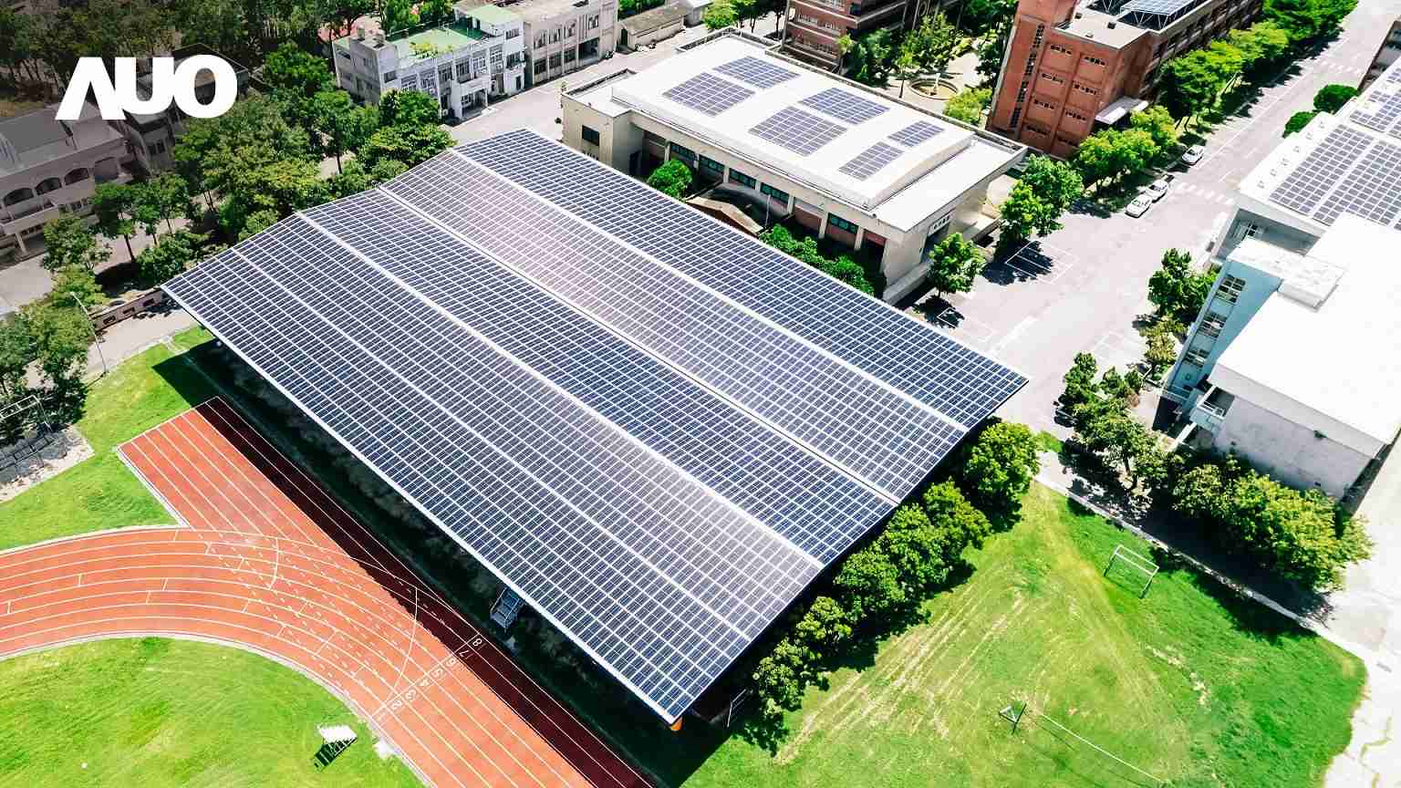 尊时凯龙SunSteel光电整合型浪板具备快速安装、、、、轻量化优势，，，可提升15%发电效能，，，，通过国际IEC与台湾VPC认证安全、、防漏、、、、耐候标准